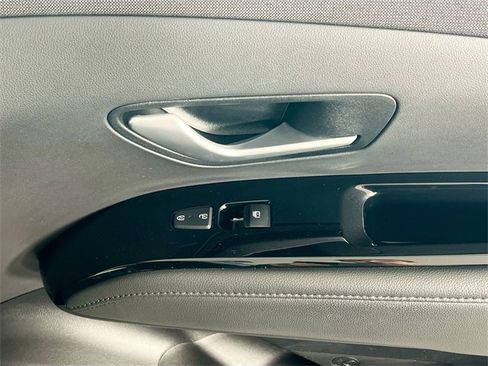 Used 2023 Hyundai Santa Cruz Limited image 33