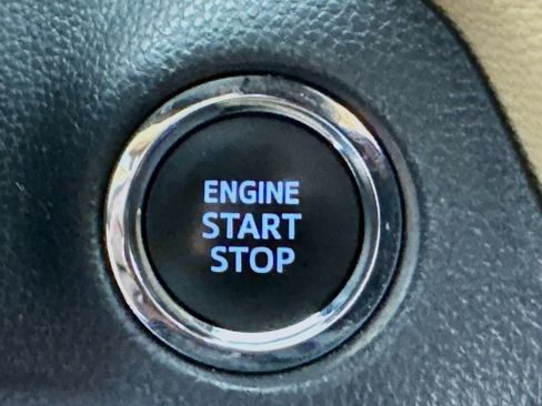 Used 2025 Toyota RAV4 XLE AWD/4WD image 18