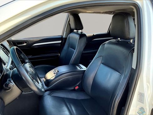 Used 2019 Toyota Highlander XLE AWD/4WD image 21