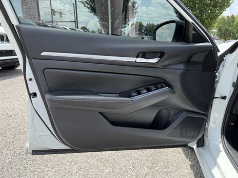 Used 2024 Nissan Altima 2.5 SR w/ SR Premium Package FWD image 14