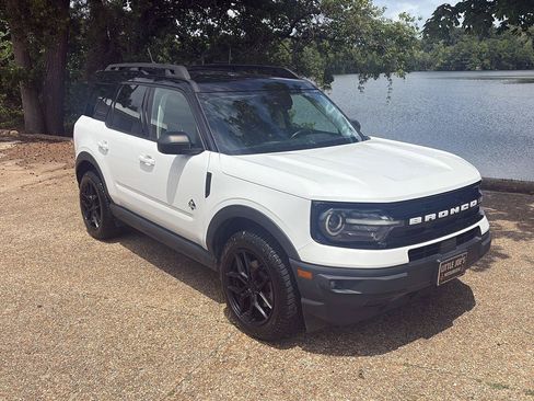 Used 2022 Ford Bronco Sport Outer Banks w/ Tech Package AWD/4WD image 2