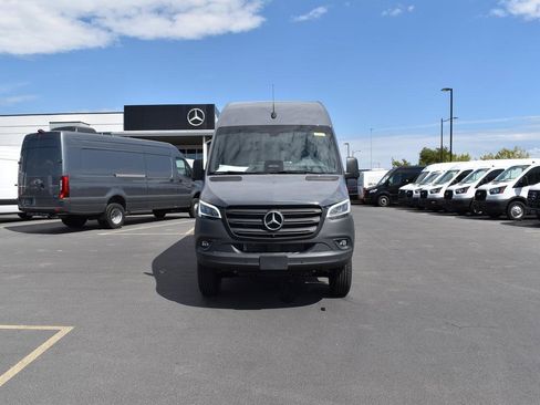 New 2025 Mercedes-Benz Sprinter 2500 image 3