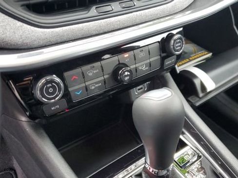 Certified 2024 Jeep Compass Latitude image 16