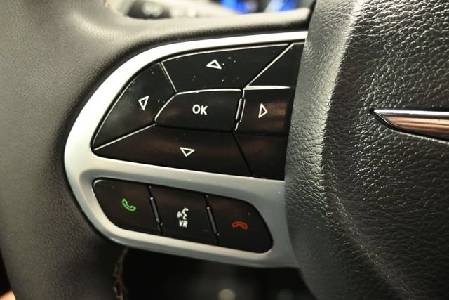 Used 2025 Chrysler Pacifica Select FWD image 21