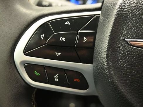 Used 2025 Chrysler Pacifica Select FWD image 21