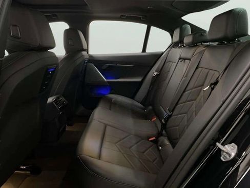 Used 2025 BMW i5 eDrive40i image 21