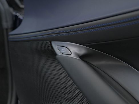 Used 2023 Ferrari SF90 Spider image 32