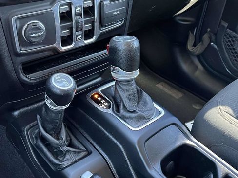 Used 2021 Jeep Wrangler Unlimited Sport AWD/4WD image 25