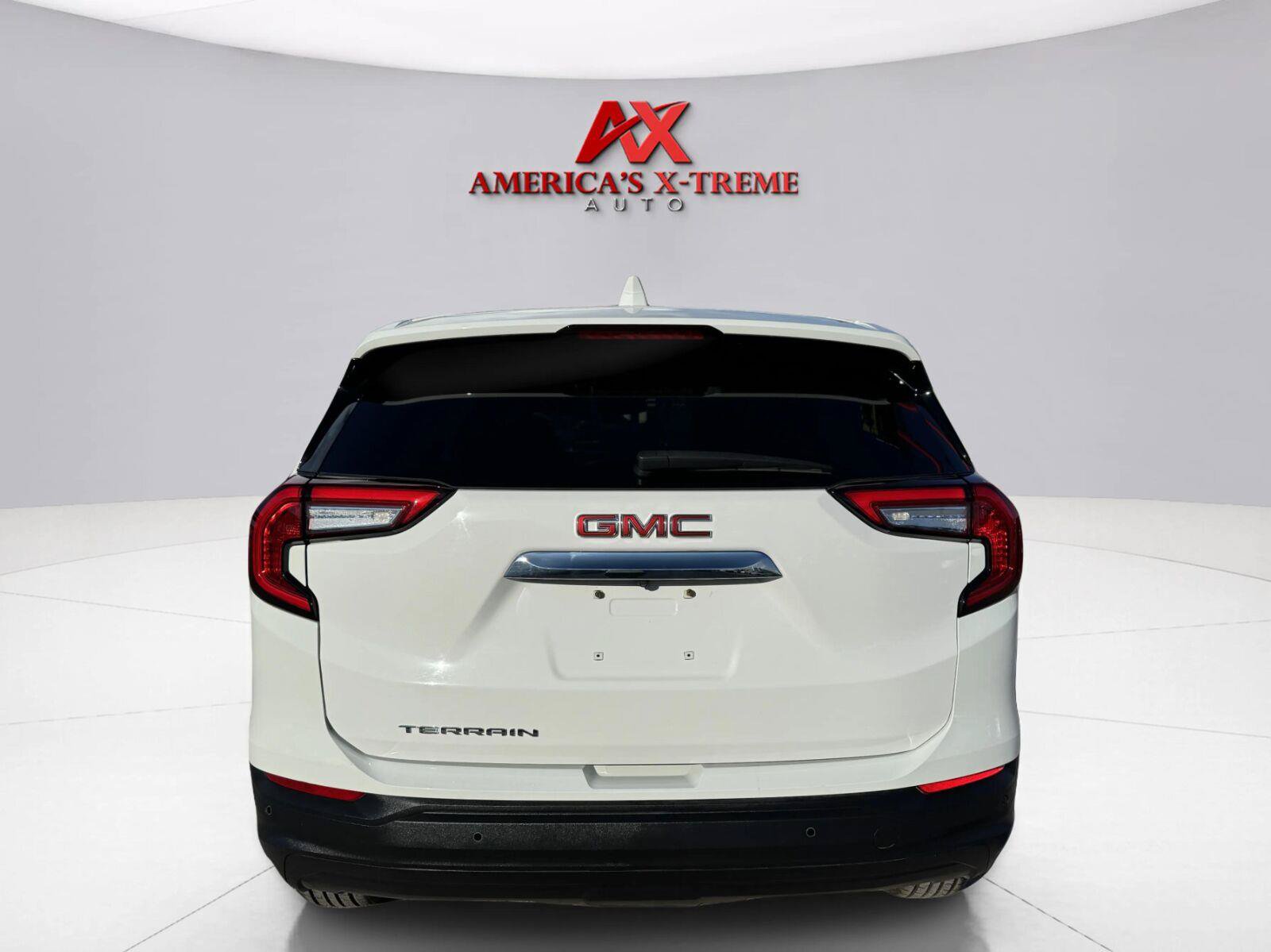 Used 2024 GMC Terrain SLE FWD image 5