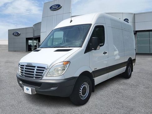 Used 2012 Freightliner Sprinter 2500 RWD image 2