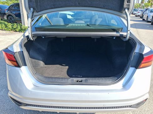 Used 2023 Nissan Altima 2.5 SV image 5