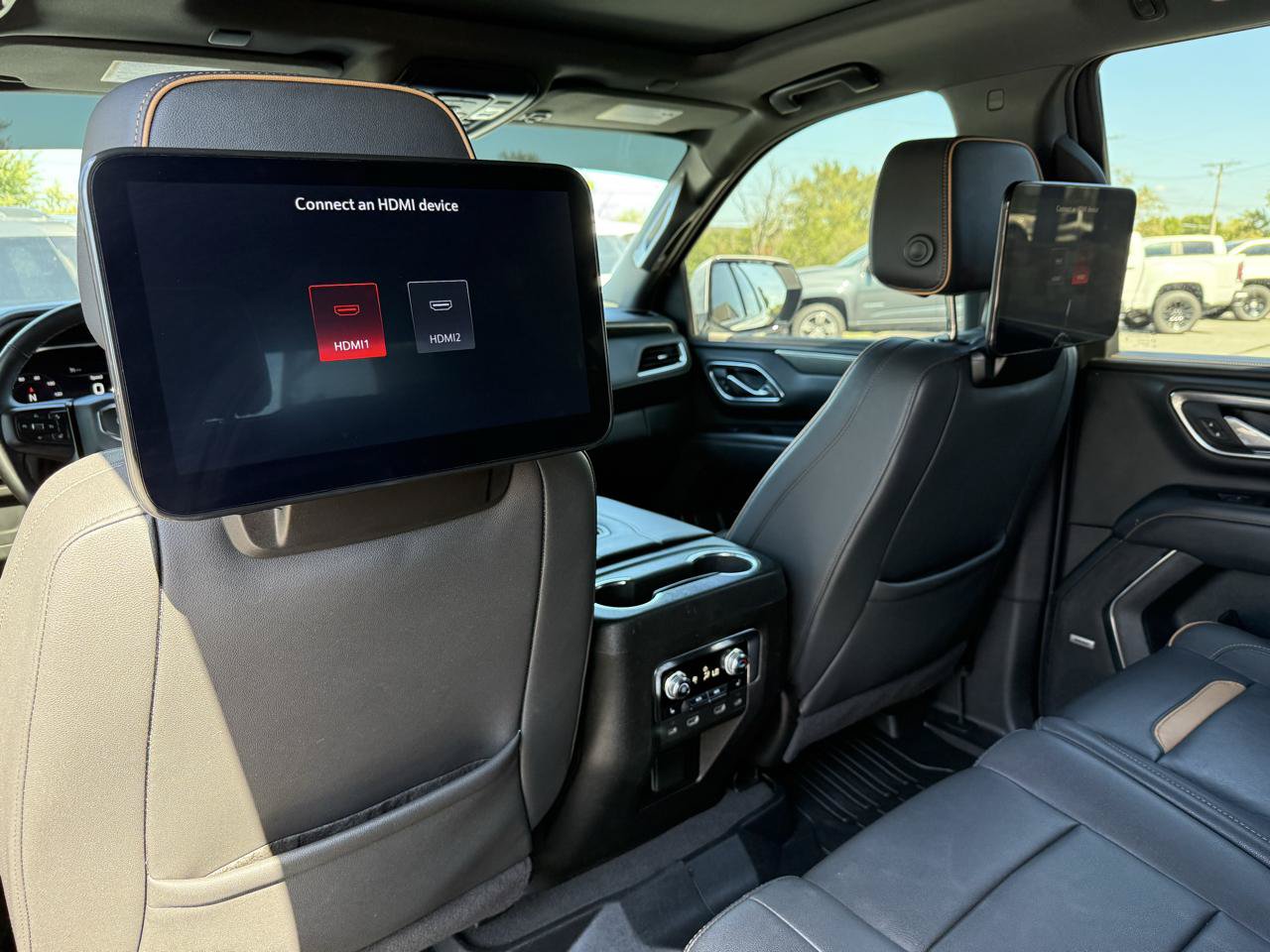 Used 2024 GMC Yukon AT4 w/ Technology Package AWD/4WD image 16