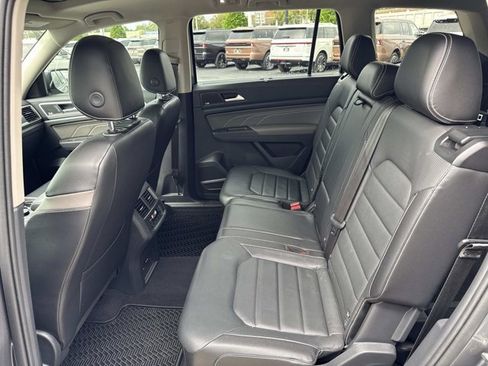 Used 2022 Volkswagen Atlas SEL Premium image 17