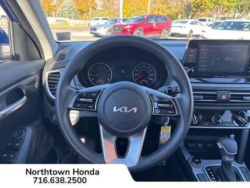 Used 2023 Kia Seltos LX image 17