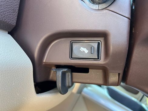 Used 2018 RAM 1500 Laramie w/ Convenience Group image 16