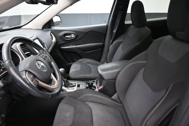 Used 2015 Jeep Cherokee Latitude w/ Comfort/Convenience Group FWD image 17