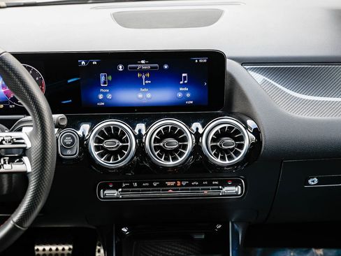 Certified 2025 Mercedes-Benz GLA 250 4MATIC image 11