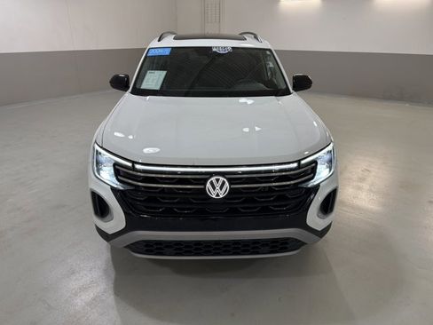 Used 2024 Volkswagen Atlas Peak Edition SE image 3