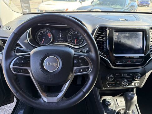 Used 2019 Jeep Cherokee Limited w/ Technology Group AWD/4WD image 28