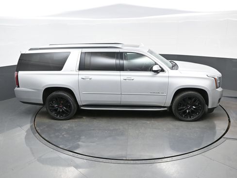 Used 2016 GMC Yukon XL SLT image 42
