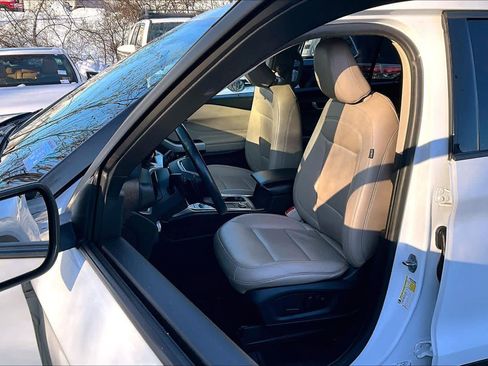 Used 2021 Ford Explorer XLT w/ Equipment Group 202A image 9