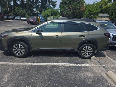 Used 2025 Subaru Outback Premium AWD/4WD image 9