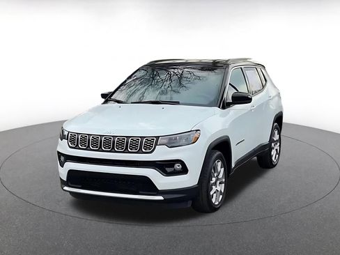 Used 2025 Jeep Compass Limited image 7