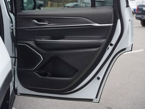 Used 2022 Jeep Grand Cherokee L Limited image 23