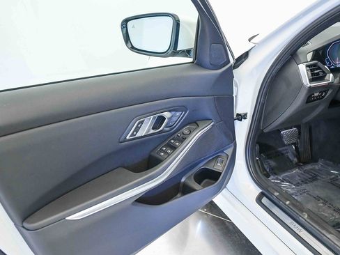 Used 2022 BMW 330i Sedan w/ Driving Assistance Package image 21