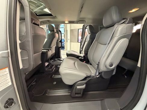 Used 2022 Toyota Sienna XLE image 51