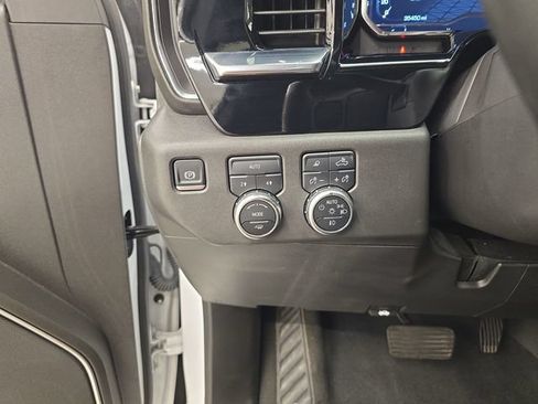 Used 2025 GMC Sierra 1500 SLT AWD/4WD image 31