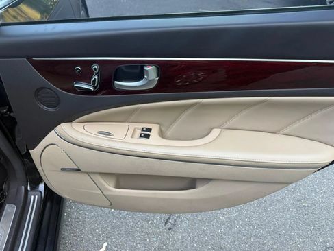 Used 2012 Hyundai Equus Signature RWD image 20