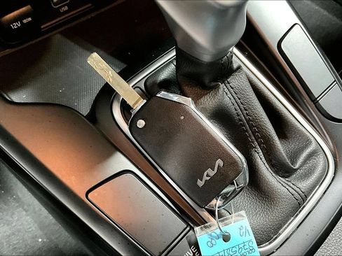 Used 2025 Kia Soul LX FWD image 12