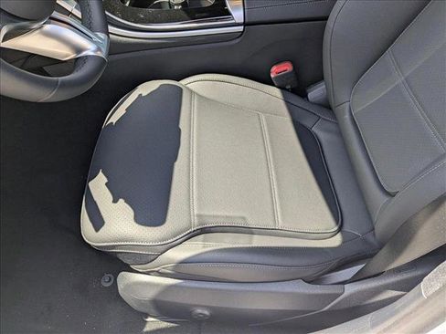 New 2025 Mercedes-Benz C 300 Sedan image 4