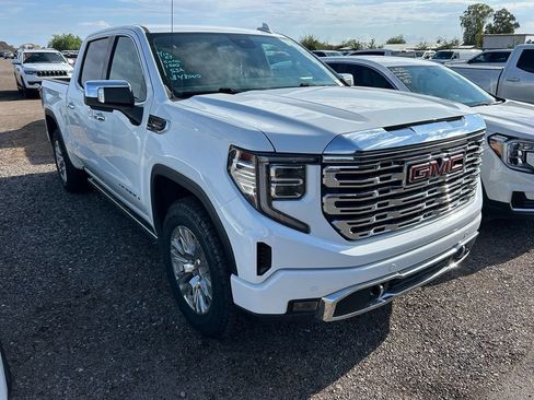 Used 2023 GMC Sierra 1500 Denali w/ Technology Package AWD/4WD image 3