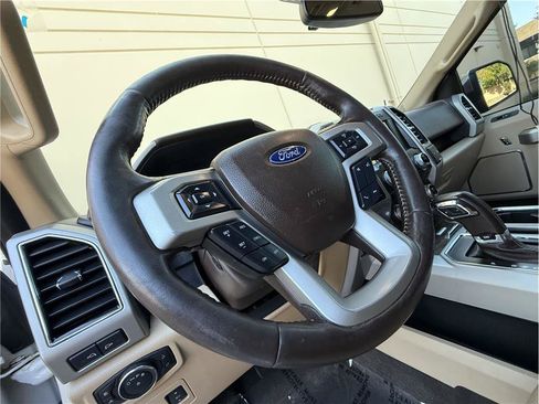 Used 2018 Ford F150 Lariat w/ Equipment Group 502A Luxury AWD/4WD image 8