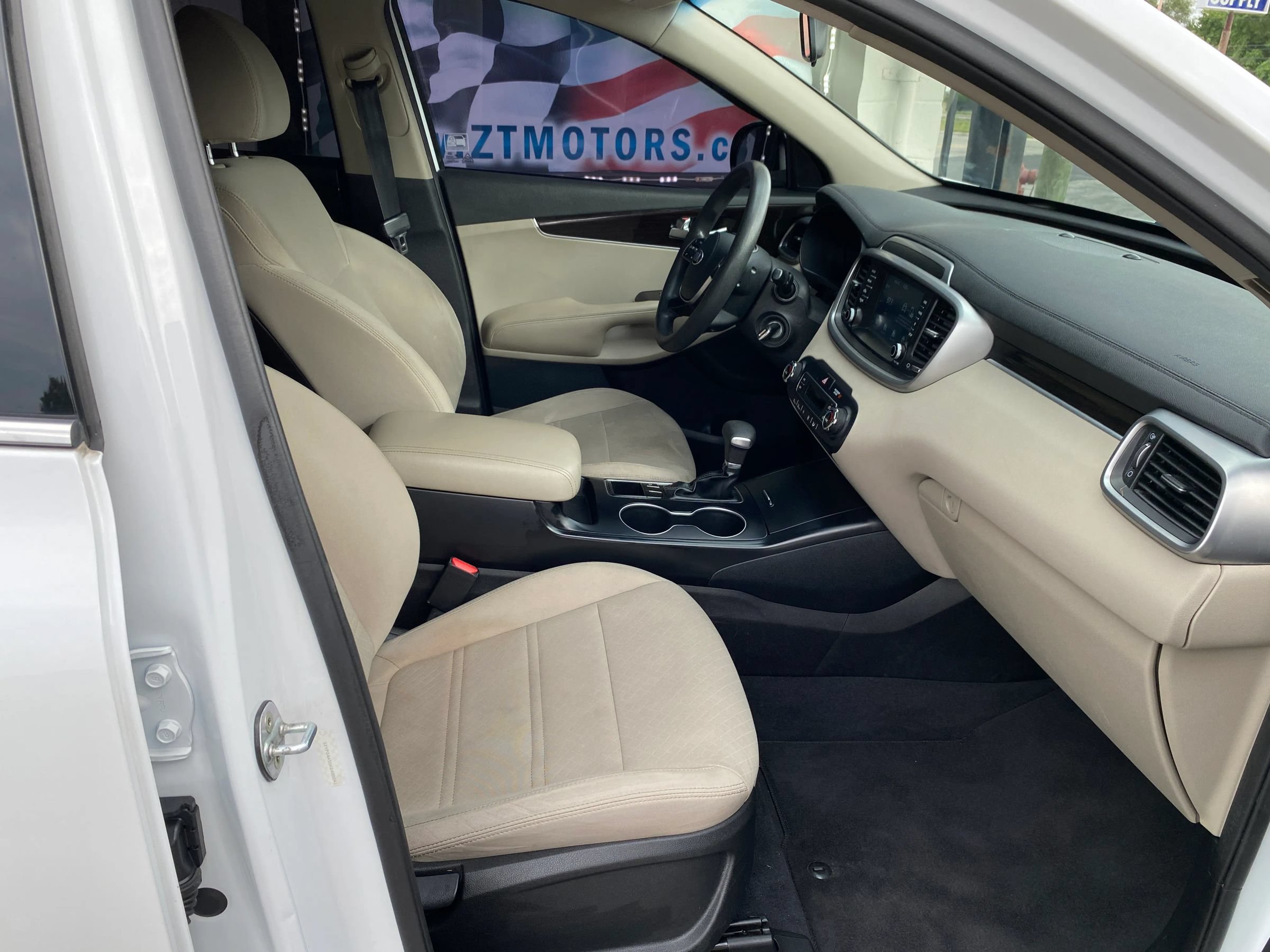 Used 2019 Kia Sorento FWD V6 image 14