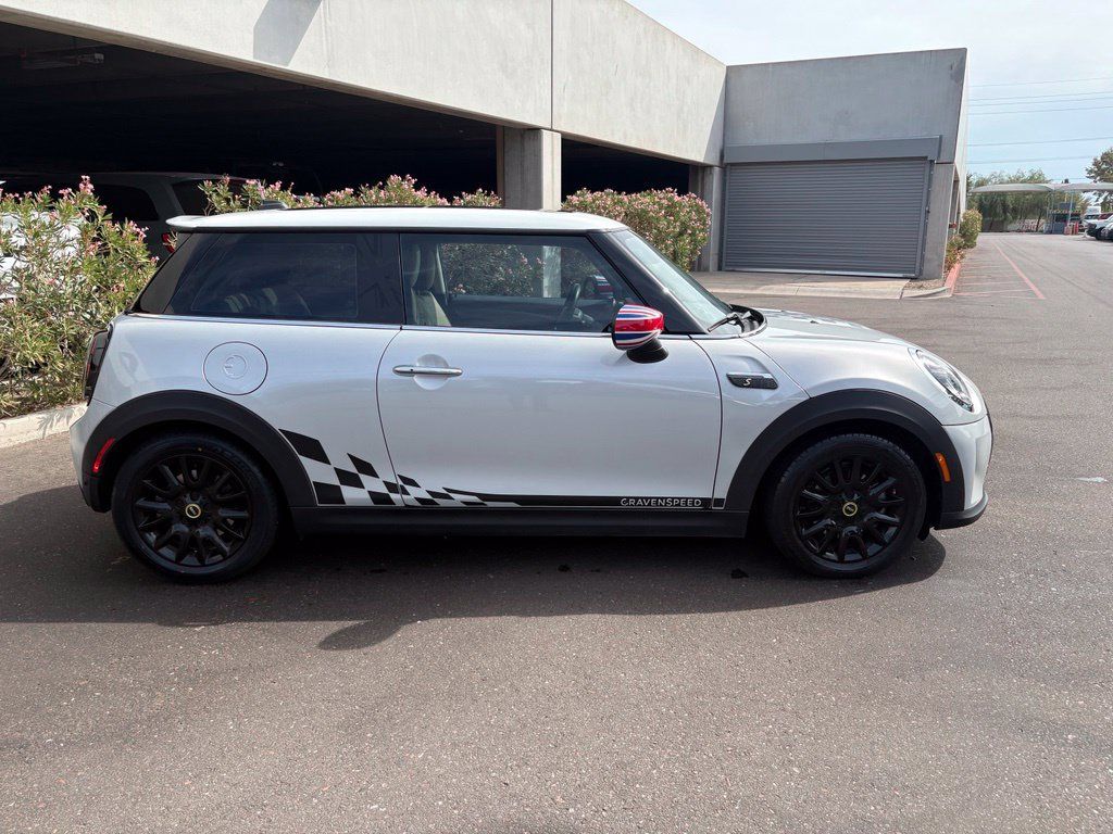 Used 2023 MINI Cooper SE FWD image 4