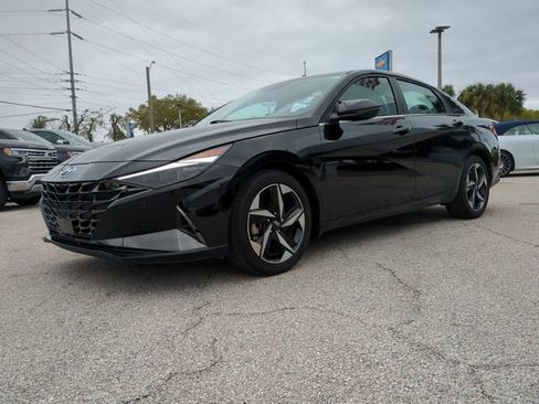 Used 2023 Hyundai Elantra Limited image 9
