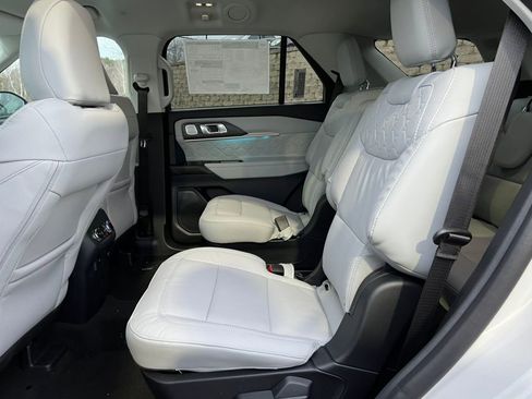 New 2026 Ford Explorer Platinum w/ LUX Leather Package image 4