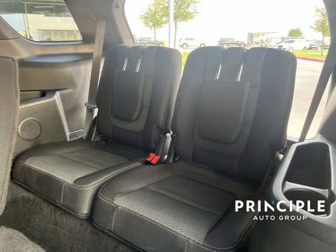 Used 2017 Ford Explorer XLT w/ Equipment Group 201A FWD image 29