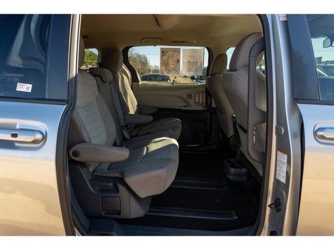 Used 2021 Toyota Sienna LE image 15