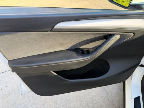 Used 2024 Tesla Model Y Performance AWD/4WD image 16