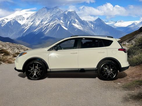 Used 2016 Toyota RAV4 SE image 2