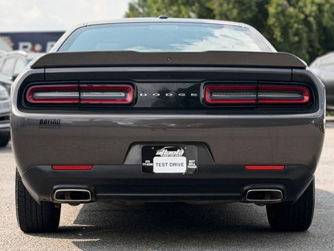Used 2022 Dodge Challenger SXT RWD image 4
