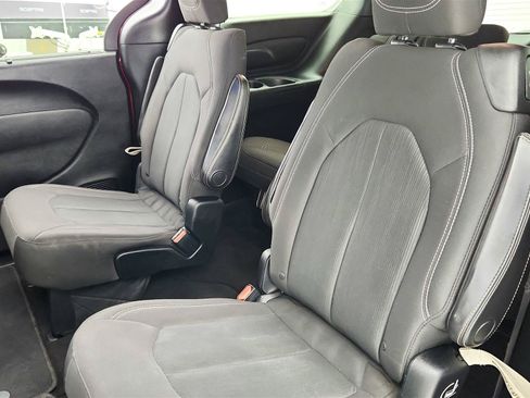 Used 2018 Chrysler Pacifica Touring Plus w/ S Appearance Package FWD image 32