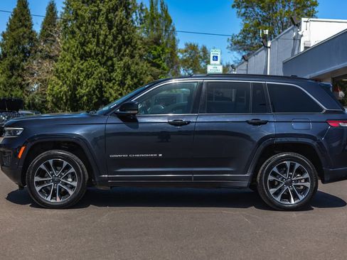 Used 2024 Jeep Grand Cherokee Overland AWD/4WD image 12