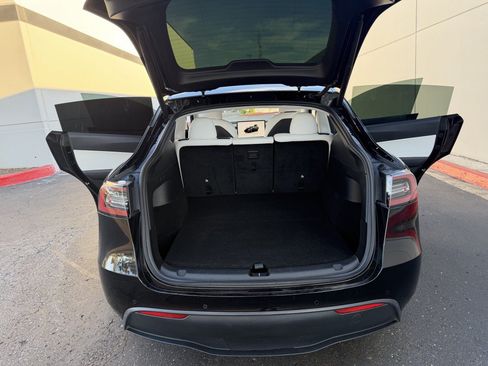 Used 2022 Tesla Model Y Performance AWD/4WD image 16