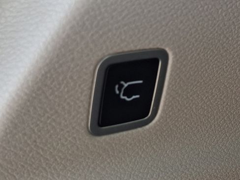 Used 2023 Chrysler Pacifica Touring-L FWD image 28