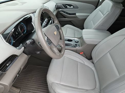 Used 2018 Chevrolet Traverse Premier w/ Driver Confidence II Package FWD image 14